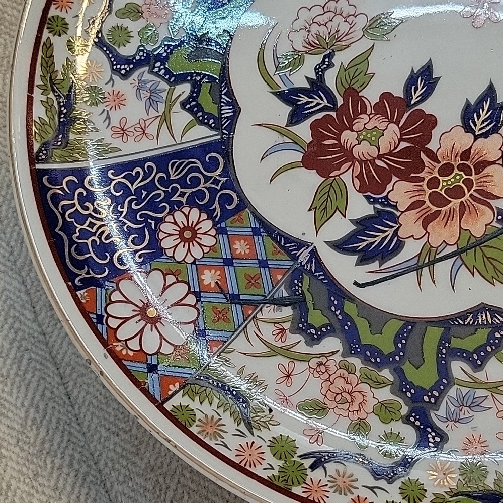 JAPANESE IMARI FLORAL DECORATIVE PLATE - Picture 3 of 5